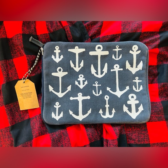Anchor ⚓️ Pouch:Banana Republic - Picture 1 of 4